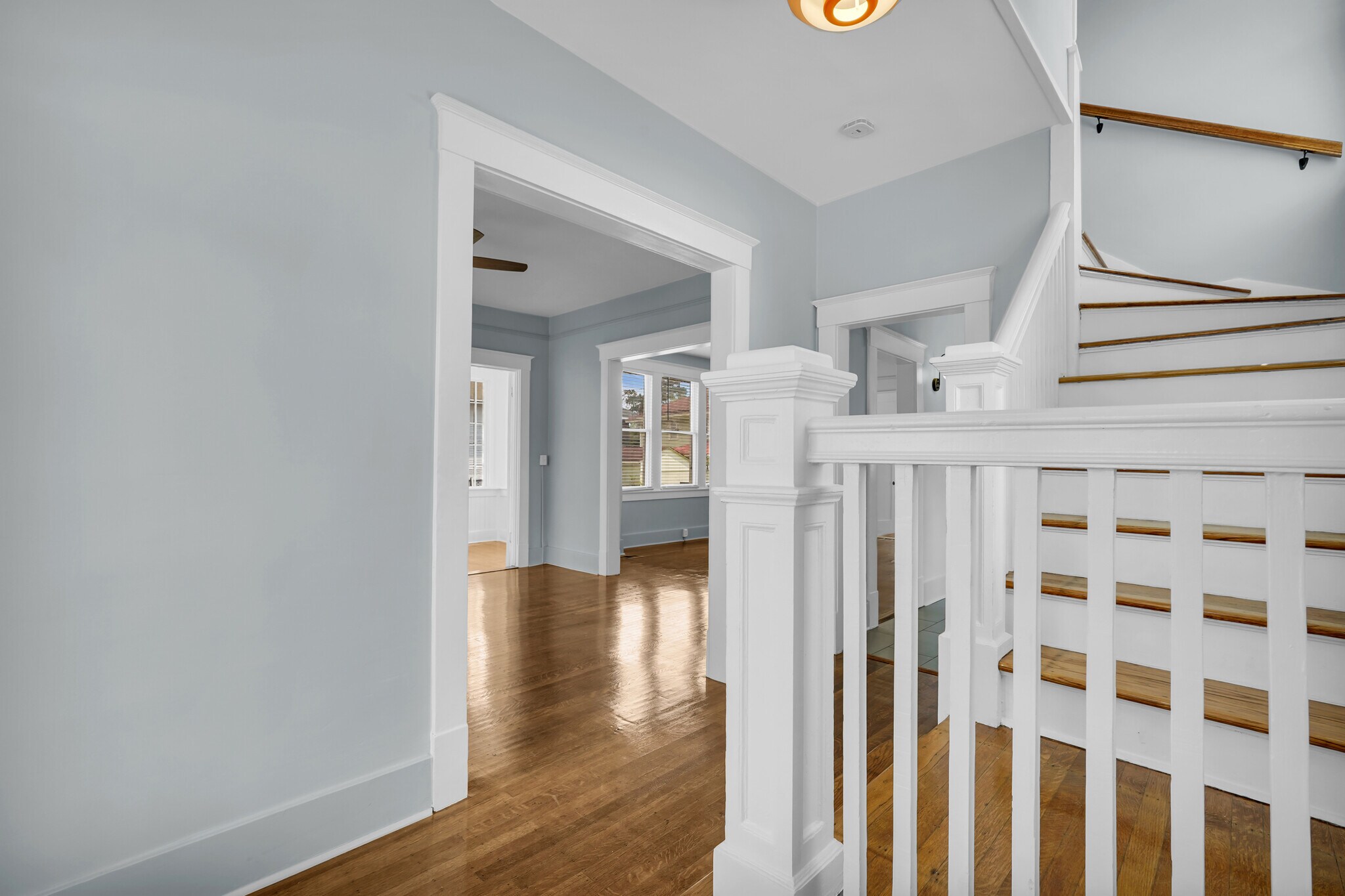 Staircase - 537 E 40th St