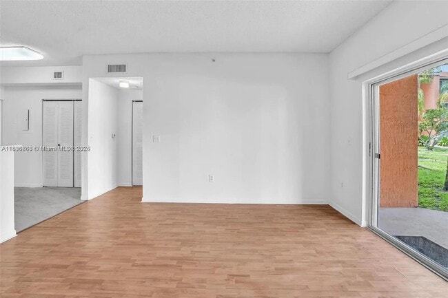 Building Photo - 6928 SW 39th St
