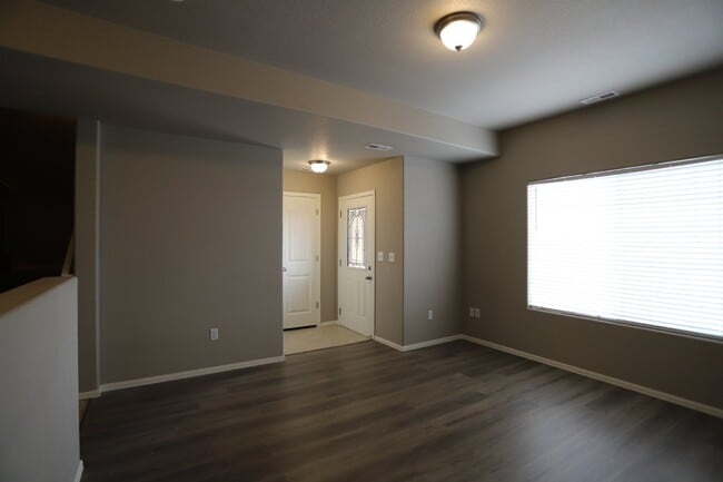 Building Photo - Contemporary, light-filled townhouse available for lease!