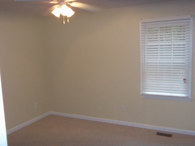 Building Photo - **AVA. 10/1, Possibly Sooner!** 3BR/2BA We...