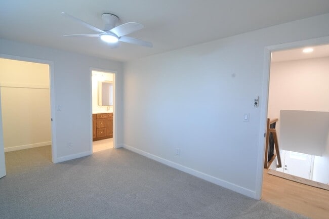 Building Photo - 5004 E Hinsdale Pl