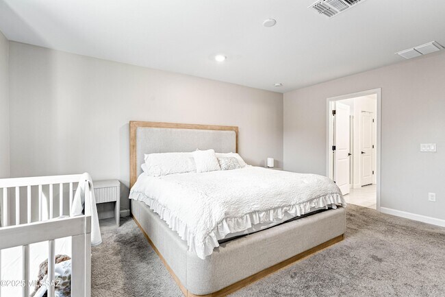 Building Photo - 890 W Calle Cajilla