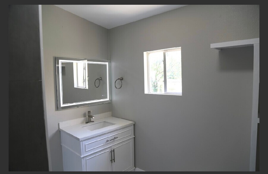 Building Photo - 4010 Neer Ave