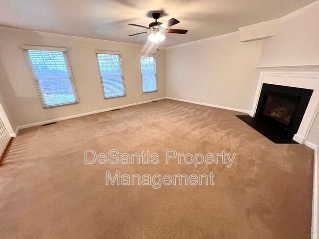 Building Photo - 945 Montclair Dr