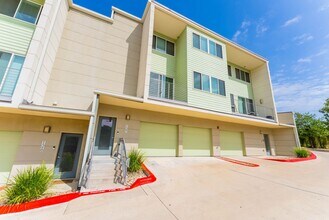 Building Photo - Discover the Ultimate in South Austin Living at Skybridge Lofts - Modern 2 Bedroom, 2.5 Bathroom ...