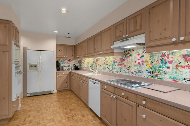 Building Photo - 1414 SW 3rd Ave