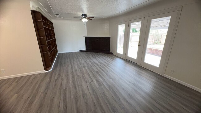 Building Photo - Manteca Home - 3 bedroom 1.5 bathroom