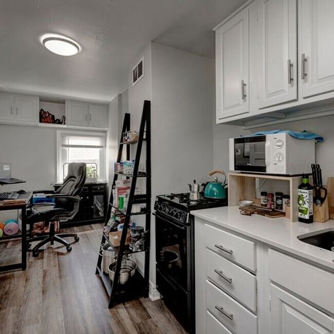 Building Photo - One Bed and One Bathroom Units Available
