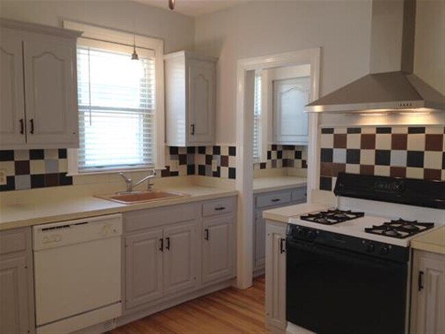 Primary Photo - 35 Frederick Ave