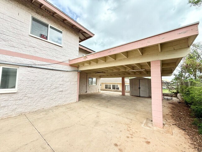 Building Photo - Huge 6br/3ba SF House with Solar Panels!