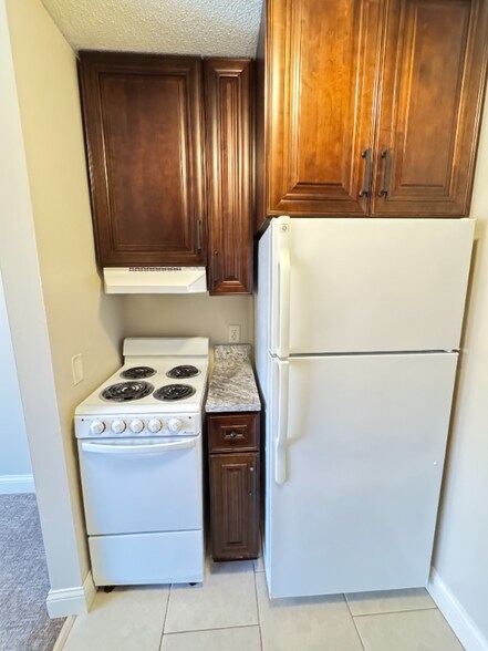 Building Photo - 1810 E St