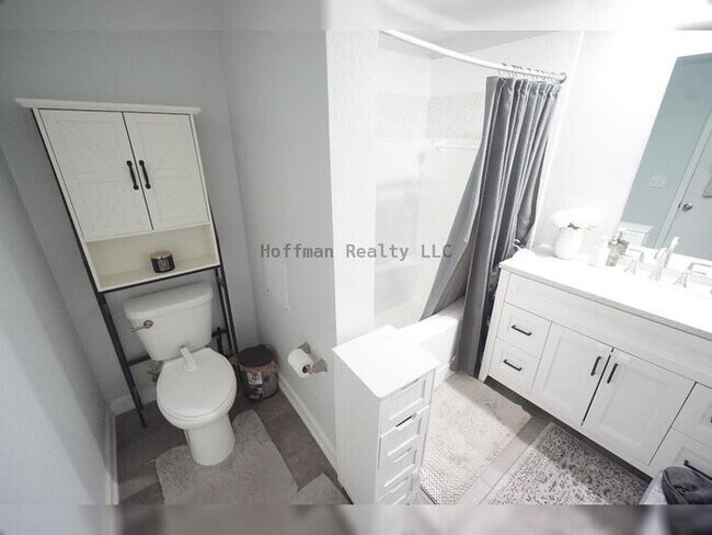 Building Photo - Experience the SoHo Lifestyle in the Heart...