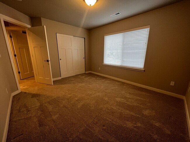 Building Photo - 4237 Caddyshack Dr NE