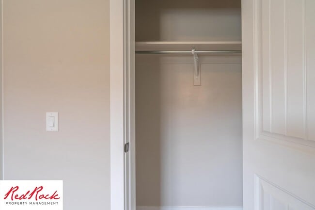 Building Photo - 4 Bedroom Spacious St. George Home with Large Backyard