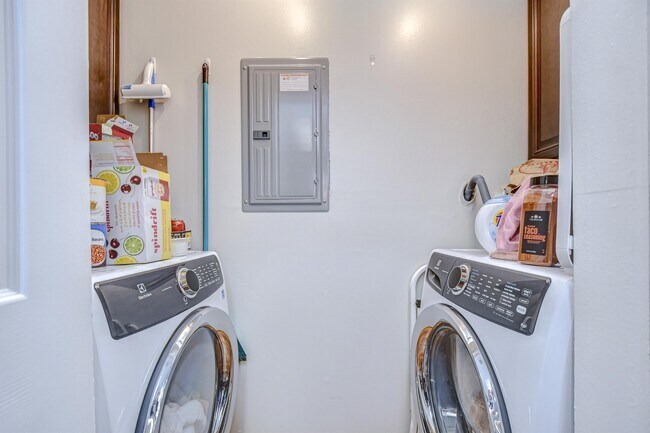 Building Photo - 2926 Lichen Ln