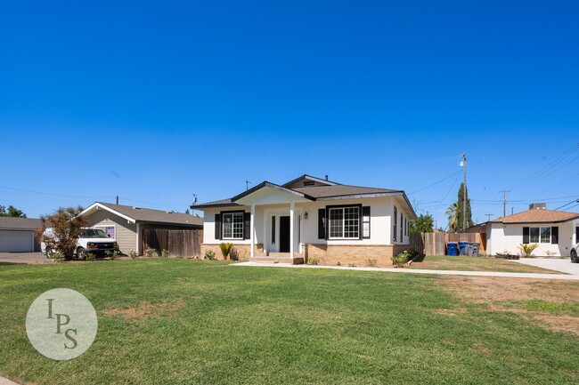 Building Photo - Beautifully Renovated Clovis Home, 3BR/3BA...