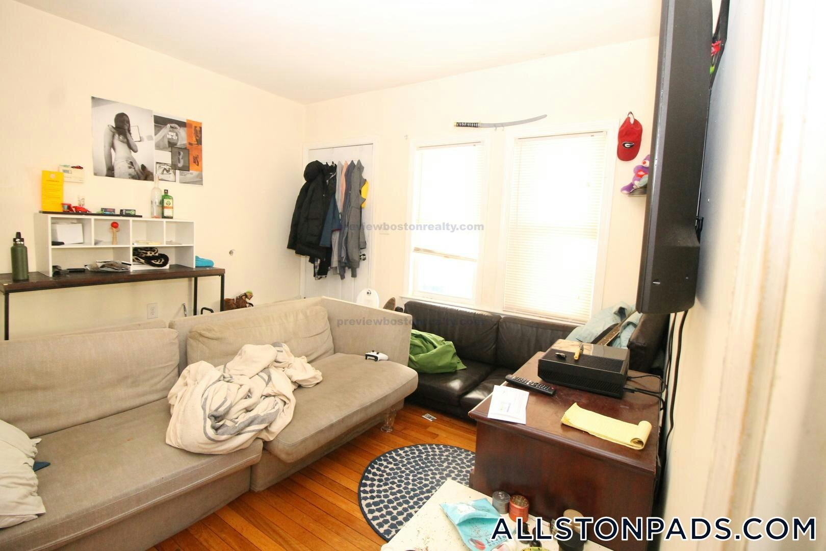 Building Photo - 30 Linden St