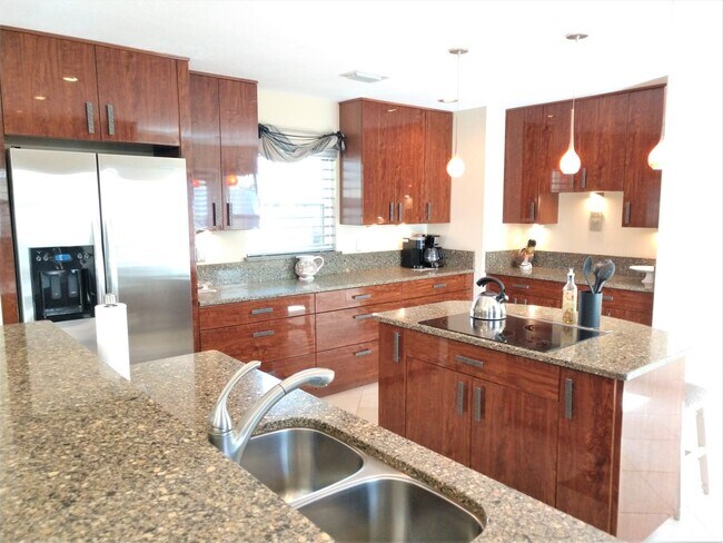 Building Photo - 540 Clubside Cir