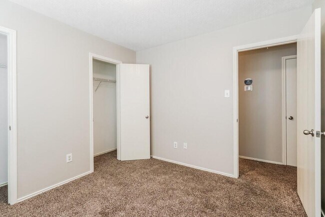 Building Photo - 33322 Cottonwood Bend