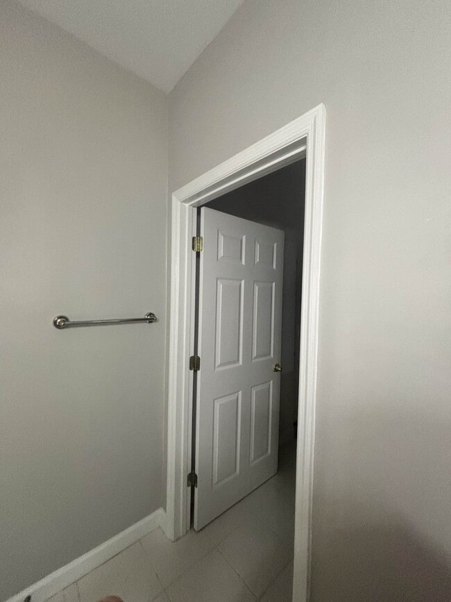 Building Photo - 513 Alexis Dr