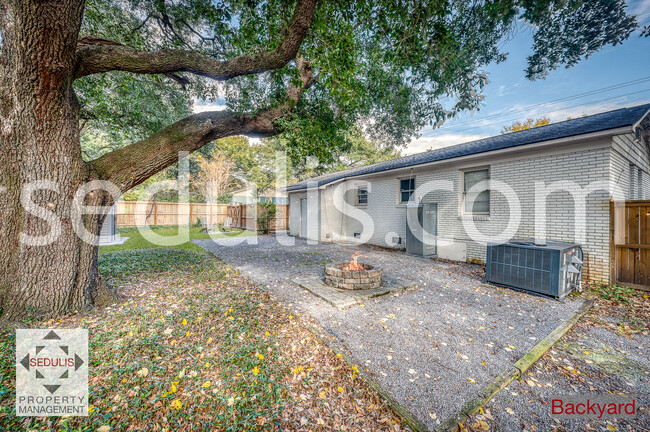 Building Photo - 1125 Crull Dr