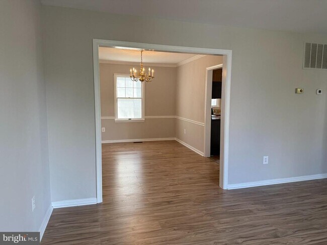 Building Photo - 8659 Bannerwood Dr