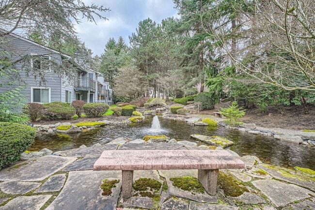 Building Photo - Beautiful 2Bed/1.75Bath in an Exclusive Community in the heart of Kirkland!