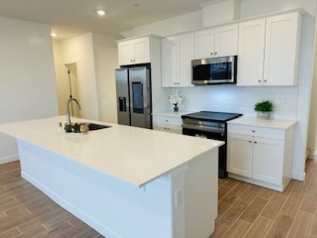 Building Photo - $500 Move In Bonus $2,650 Plum Tree 3 Bd + flex Home, Solar Panels & Battery, NEW Build - Clovis ...