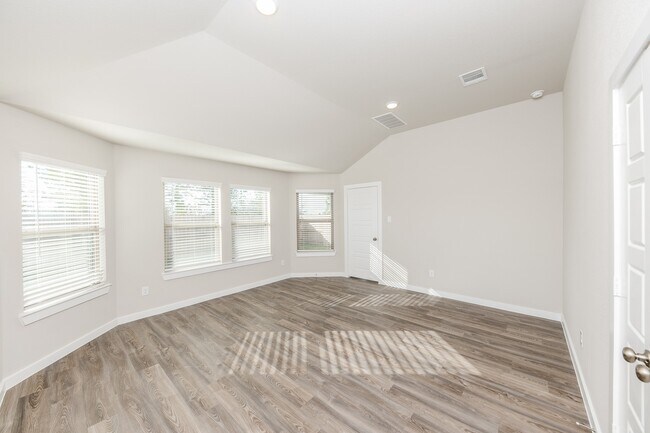 Building Photo - 32031 Splendor Dr