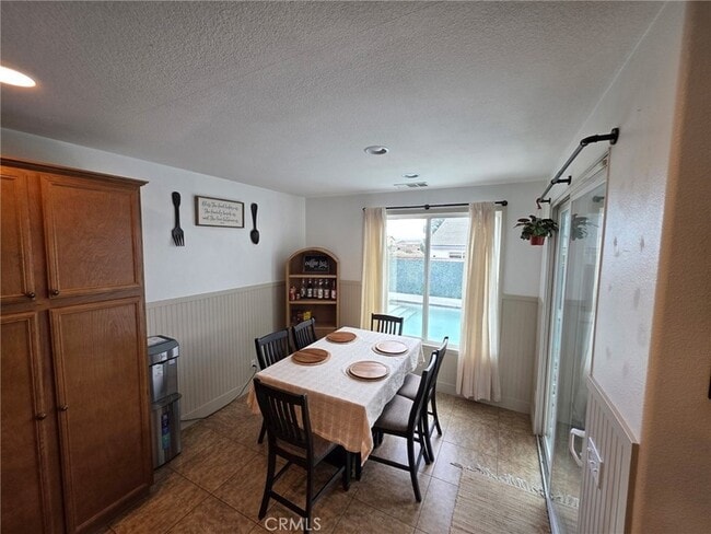 Building Photo - 15895 Green Acres Ct