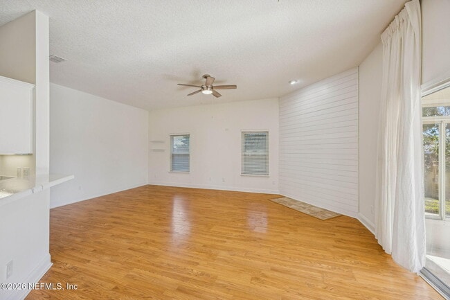 Building Photo - 3447 Heron Dr N