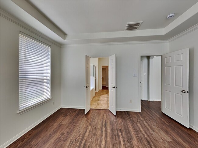 Building Photo - 2114 Wembley Way