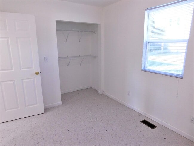 Building Photo - 102 Bailey Meadows