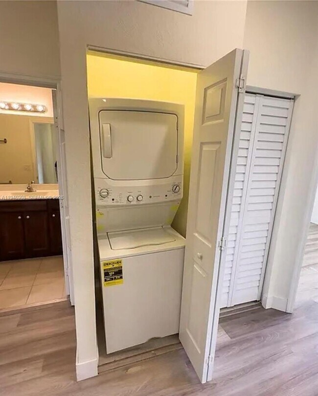 Building Photo - 3349 W 105th Terrace