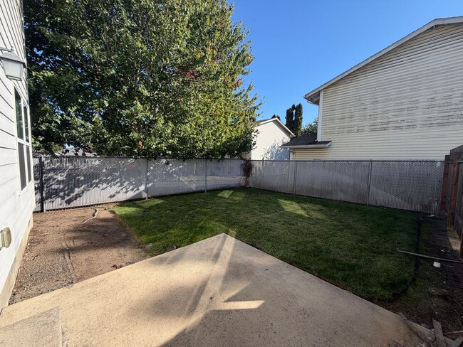 Building Photo - MOVE IN SPECIAL: HALF OFF FIRST MONTH'S RE...