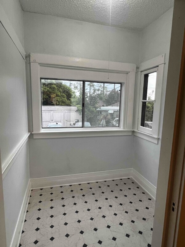 Building Photo - 1952 1/2 S La Salle Ave