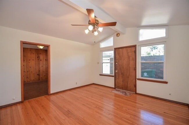 Building Photo - 6923 Cole Creek Dr