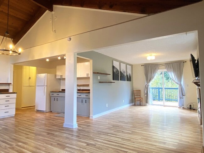 Building Photo - Serene Simplicity - Northwest Style