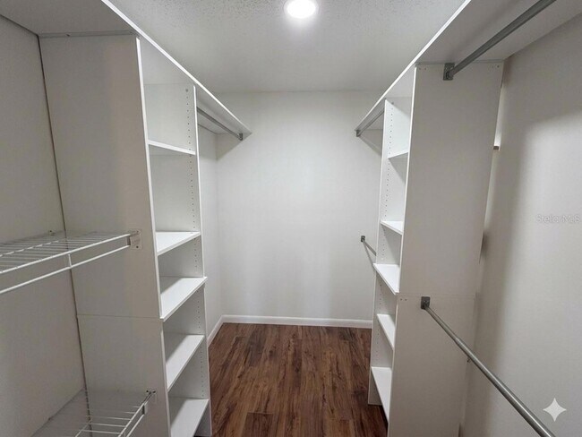 Building Photo - 804 Palm Harbor Ct