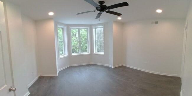 Building Photo - 4 Bedroom 3.5 Bath Home