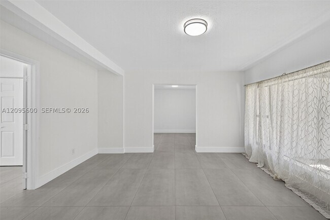 Building Photo - 17150 NE 18th Ave