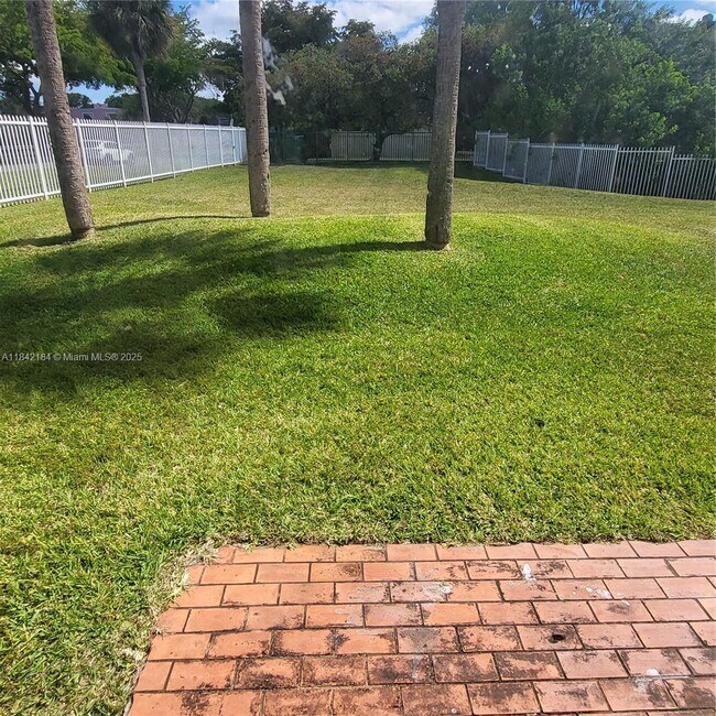 Building Photo - 7670 SW 152nd Ave