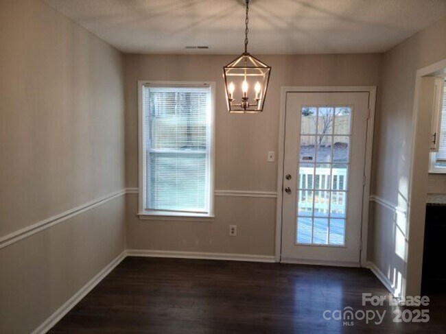 Building Photo - 6613 Farrington Ln