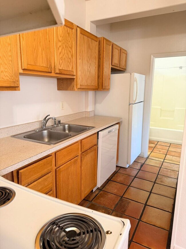 Building Photo - Cute Bungalow - 2Bed 1Bath - Duplex in Downtown Grand Junction!!!