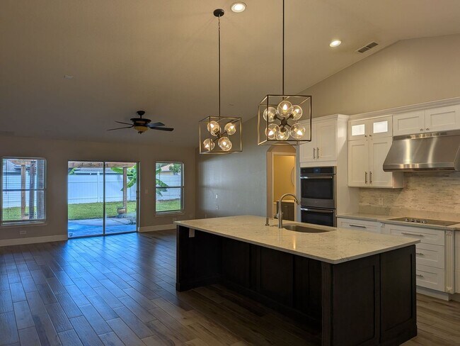Building Photo - 5/3 Single Family Home at East Lake Cove i...
