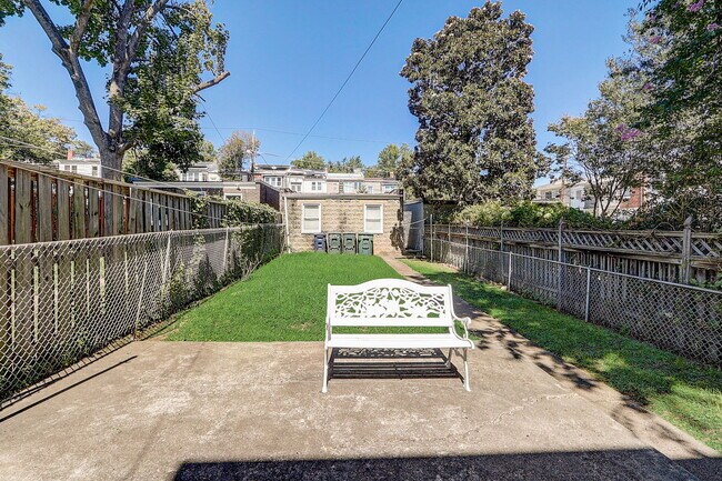 Building Photo - 1513 Allison St NW