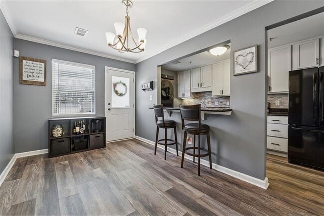 Building Photo - 135 N River Dr