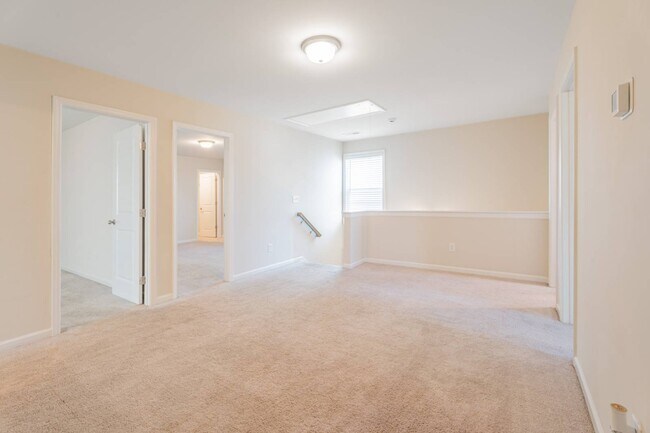 Building Photo - 812 Justify Lp