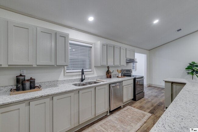 Building Photo - 281 Williams Rd