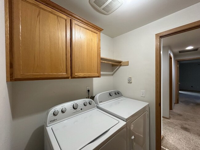 Building Photo - 3 Bedroom/2 Bath Rambler in the heart of M...